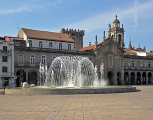 Fountain in the Central square of the old town - Braga, Portugal - 139021750