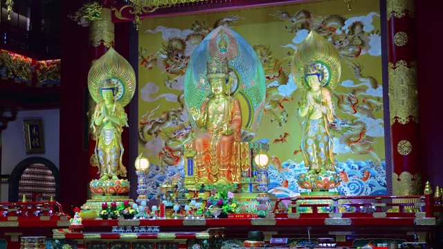 Inside the Buddha Tooth Relic Temple in Singapore. Video 4k