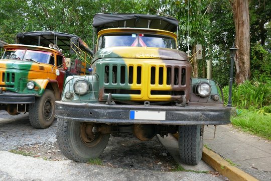 Alte Army Trucks auf Kuba