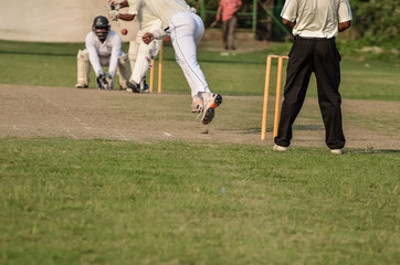 Obraz premium Cricket game was playing in field at Kolkata by boy.