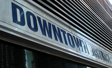Fototapeta premium Downtown District Schild / Innenstadt