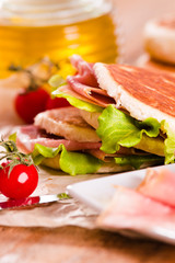 Tigella bread stuffed with ham and lettuce. 