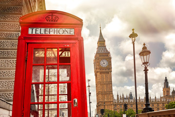 Fototapeta na wymiar Red phone box in London, United Kingdom,