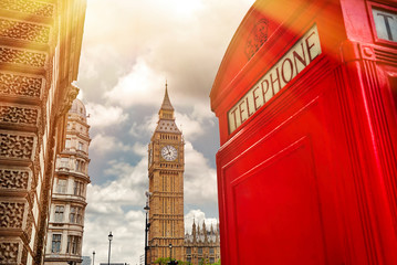 Fototapeta na wymiar Red phone box in London, United Kingdom,
