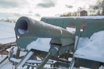 gun of the second world war stands in the snow.
