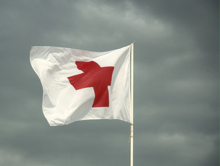 DRK Fahne im Wind, Rotes Kreuz, Sanitäter