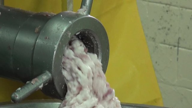 Forcemeat preparation in a meat grinder