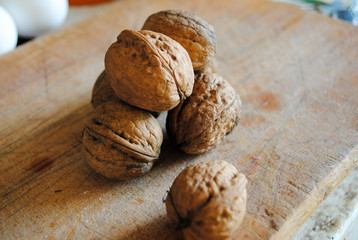 walnuts liwalnuts lie on a tablee on a table