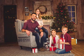 Obraz na płótnie Canvas Happy family with christmas presents
