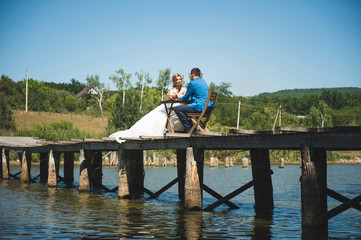 Fototapeta premium Couple at Picnic on Bridge