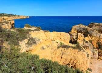 Fototapeta na wymiar Atlantic rocky coastline (Algarve, Portugal).