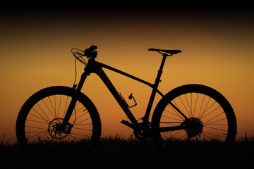 Fototapeta na wymiar Bike im Sonnenuntergang