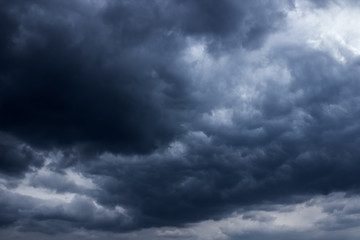 Fototapeta premium Dark clouds before a thunder-storm