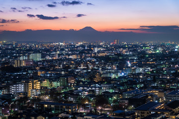 Fototapeta na wymiar Fuji at dusk and night view of Tokyo - 黄昏時の富士山と東京の夜景１