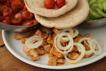 Dönertaschen mit Tomaten