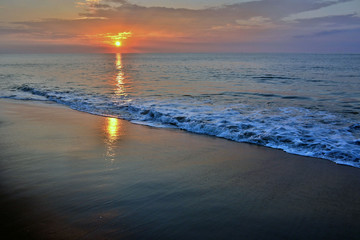 Fototapeta premium Summertime Seashore Sunrise