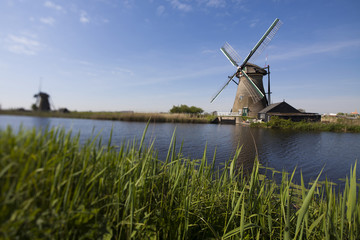 Fototapeta na wymiar Old windmill, Kinderdijk in netherlands