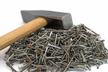 Hammer und Nägel