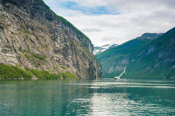 Fototapeta premium Cruise on the Geirangerfjord, the most beautiful fjord in Norway.