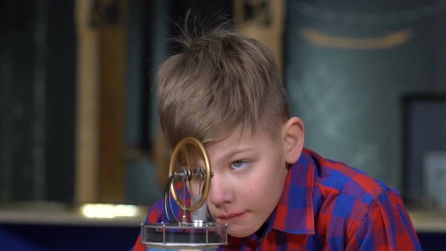 The boy and the Stirling engine