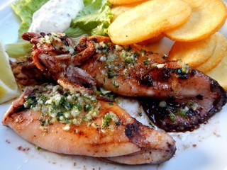 Tintenfischtuben gegrillt