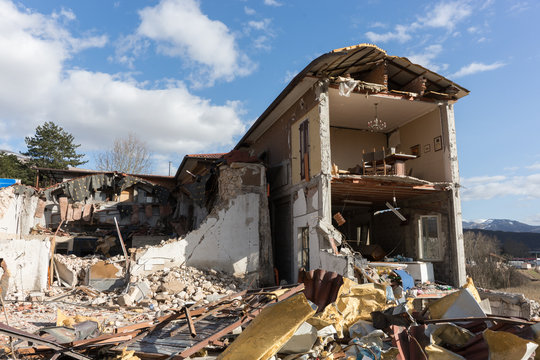 Casa distrutta dal terremoto in Norcia, Italia