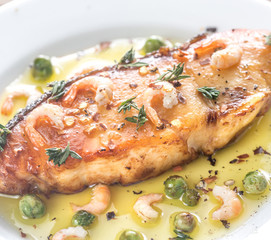 Fried fish with shrimp and peas