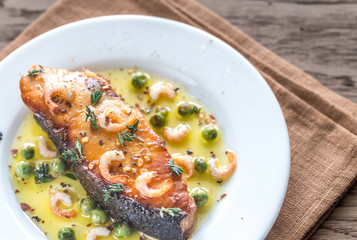 Fried fish with shrimp and peas