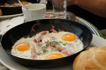 Ham & Eggs Vienna Breakfast