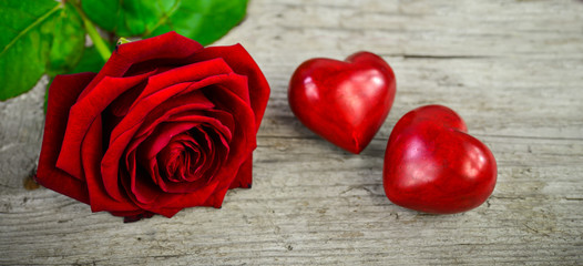Muttertag-Liebe-Rose-Herz-Valentinstag