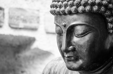 Meditating Japanese Buddha Statue - obrazy, fototapety, plakaty