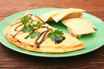 Omelette with toast and cheese