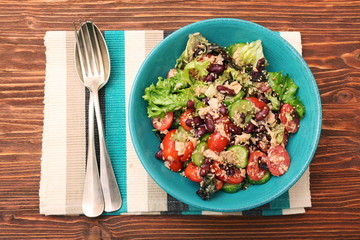 Tuna salad with beans, tomatoes and cucumber