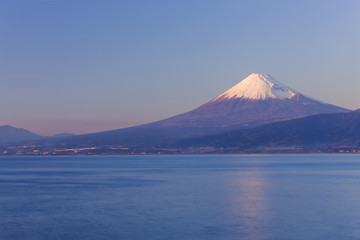 赤い富士山　夕暮れ