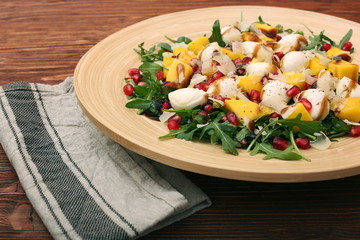 Salad with arugula, mango, cheese and pomegranate