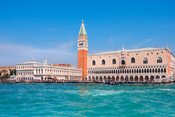 Fototapeta na wymiar Doge's palace and Piazza di San Marco, Venice, Italy