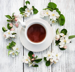 Fototapeta na wymiar cup of tea with apple blossoms