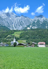 Fototapeta na wymiar Urlaubsort Leogang im Leoganger Tal,Salzburger Land,Österreich