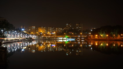 Obraz na płótnie Canvas gece şehir manzarası 