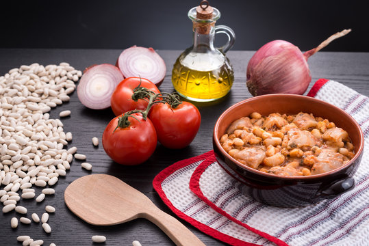 Fagioli con le cotiche cotte nel tegame di coccio 
