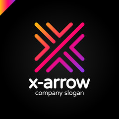 Obraz premium Letter X logo design concept with four arrow in round line style.