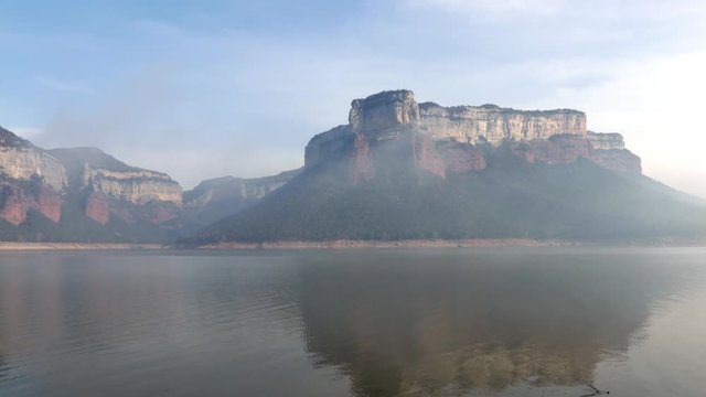 Time lapse of Sau lake in a foggy day.