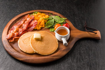 パンケーキとベーコン pancake and bacon
