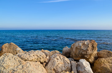 Fototapeta na wymiar Large stones on the seashore.