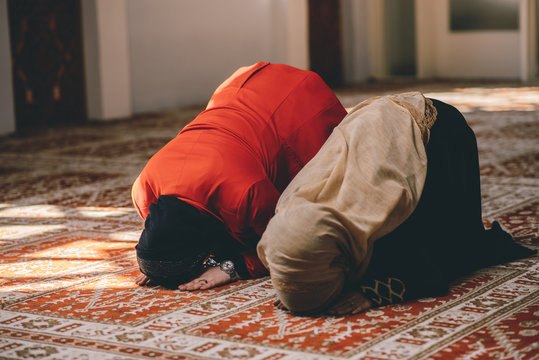 Muslim women praying together