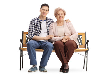 Obraz premium Young man and an elderly woman sitting on a bench