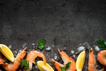 Fresh Prawns Shrimps with lemon in ice.