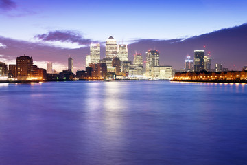 Fototapeta na wymiar UK, London, skyline with Canary Wharf skyscrapers at dawn