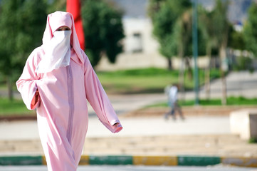 Pink Niqab, Muslim woman, veil, scarf.