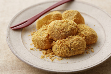 わらび餅　Bracken-starch Dumplings
